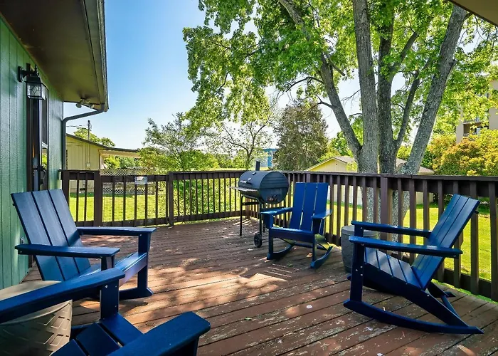 Modern Pigeon Forge Gem Near Dollywood, Gatlinburg & Smokies - 2 Mins To Pkwy & Strip, Hot Tub, Fire Pit, Cable, Hi-Speed Wifi