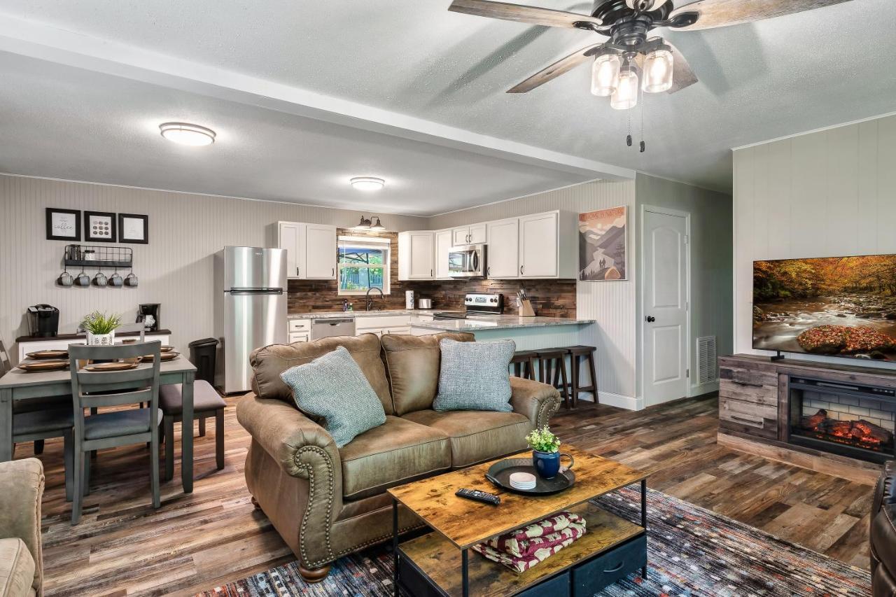 Mountain View Lodge: Retreat With Future Hot Tub