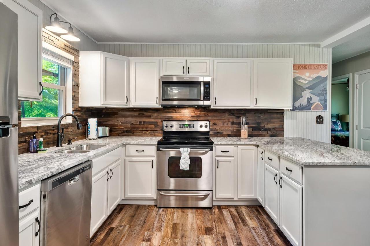 Holiday home Mountain View Lodge: Retreat With Future Hot Tub Pigeon Forge