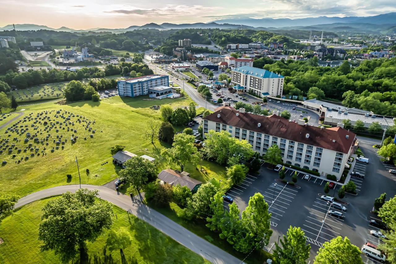 Modern Gem Near Dollywood, Gatlinburg & Smokies - 2 Mins To Pkwy & Strip, Hot Tub, Fire Pit, Cable, Hi-speed Wifi Hébergement de vacances *