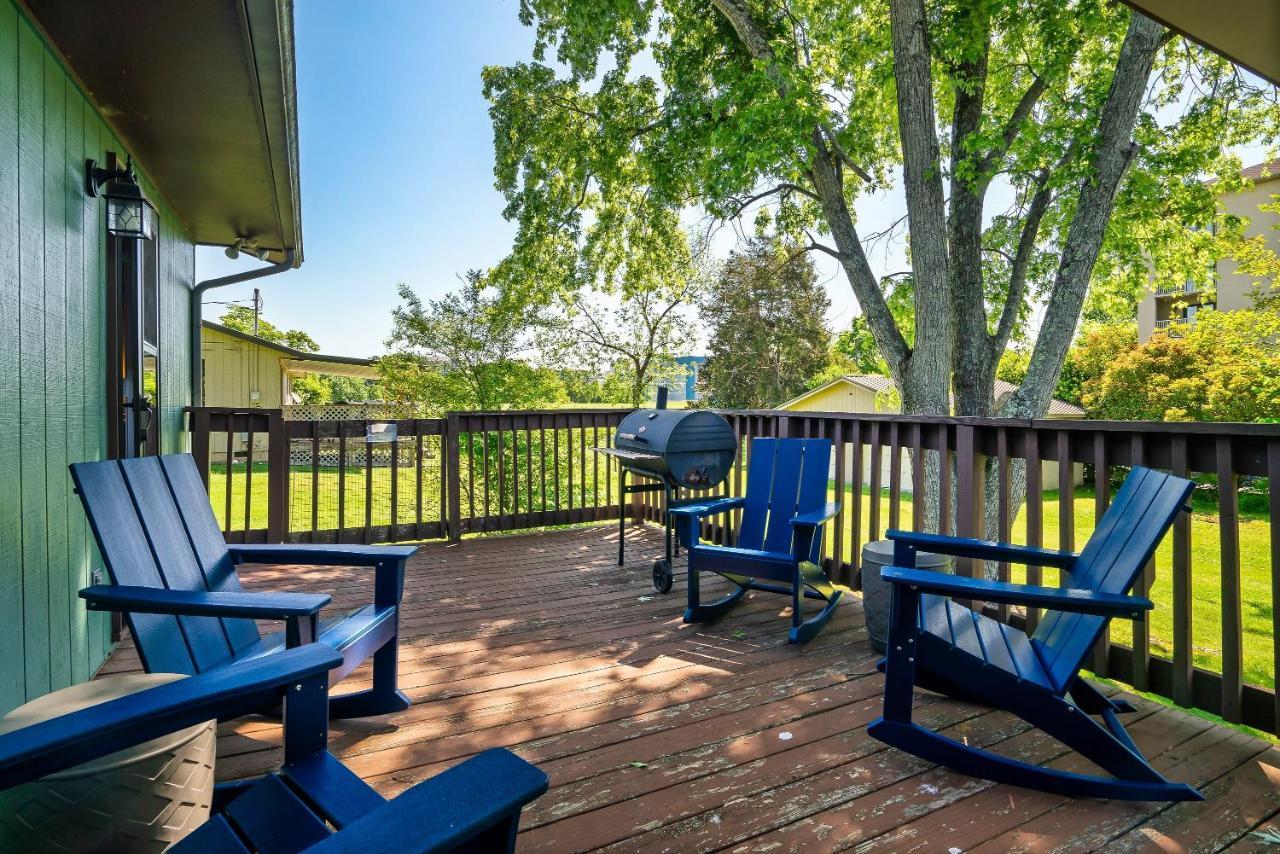 Modern Gem Near Dollywood, Gatlinburg & Smokies - 2 Mins To Pkwy & Strip, Hot Tub, Fire Pit, Cable, Hi-speed Wifi