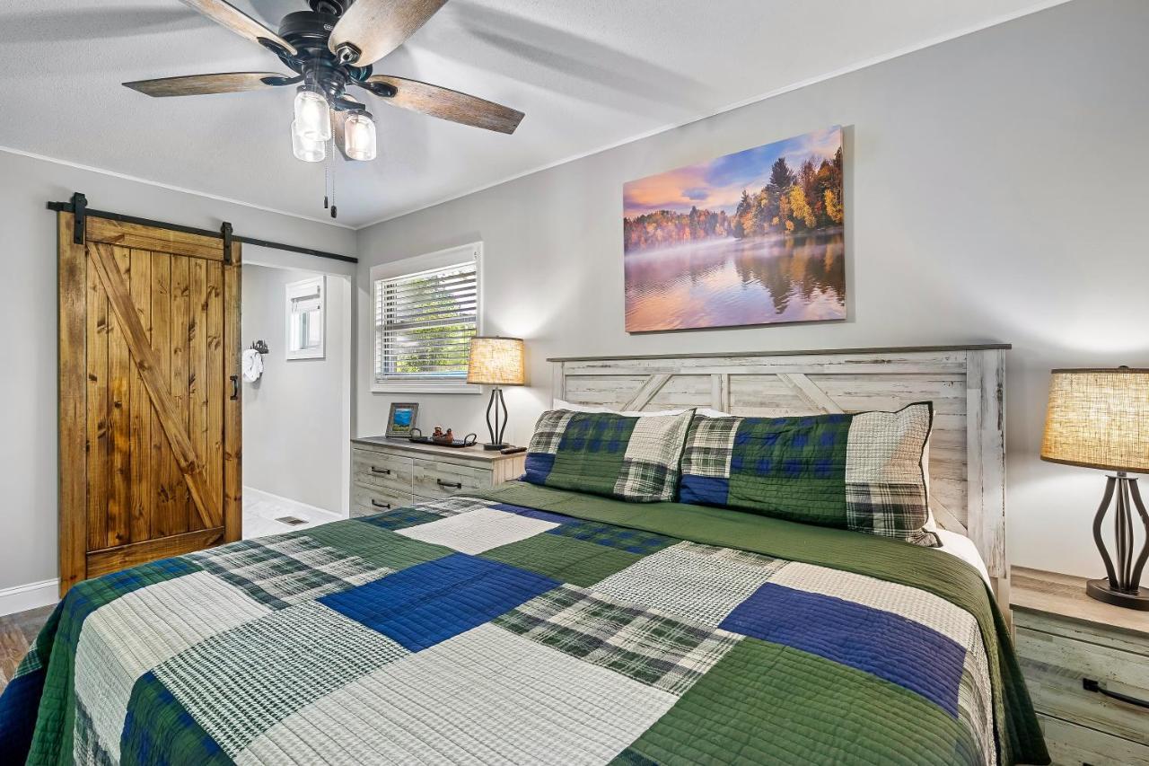 Modern Gem Near Dollywood, Gatlinburg & Smokies - 2 Mins To Pkwy & Strip, Hot Tub, Fire Pit, Cable, Hi-speed Wifi * Pigeon Forge