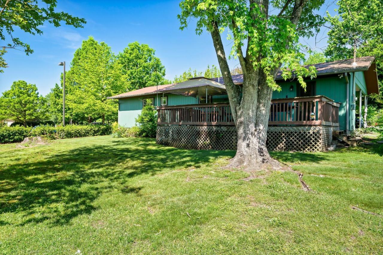 Modern Gem Near Dollywood, Gatlinburg & Smokies - 2 Mins To Pkwy & Strip, Hot Tub, Fire Pit, Cable, Hi-speed Wifi *