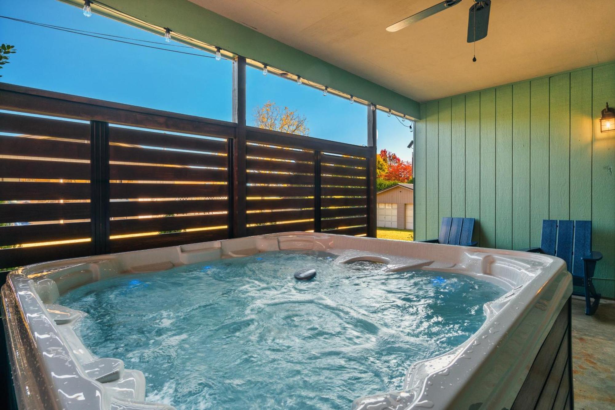Mountain View Lodge: Retreat With Future Hot Tub Holiday home
